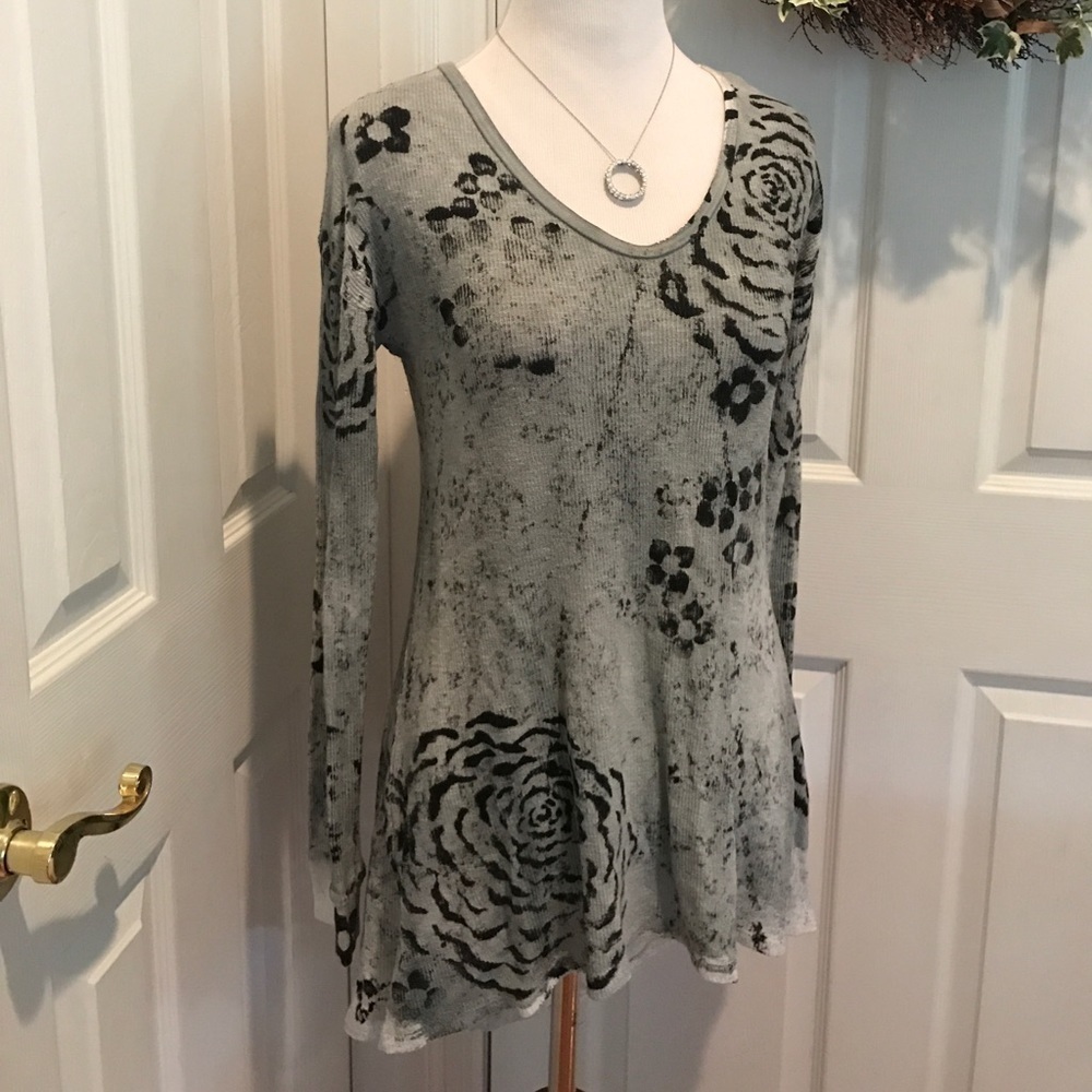 Gray and black tunic with lace insert at back!